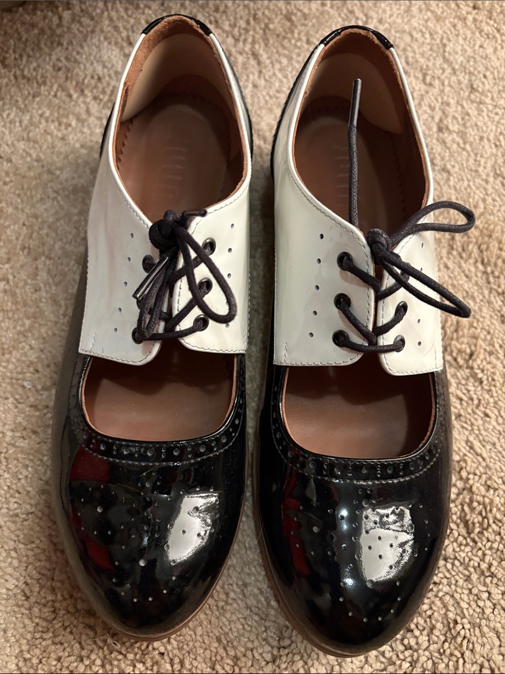 Julia Bo Spectator Oxford Shoes – Size 9 – Black Patent Leather & White Two‑Tone